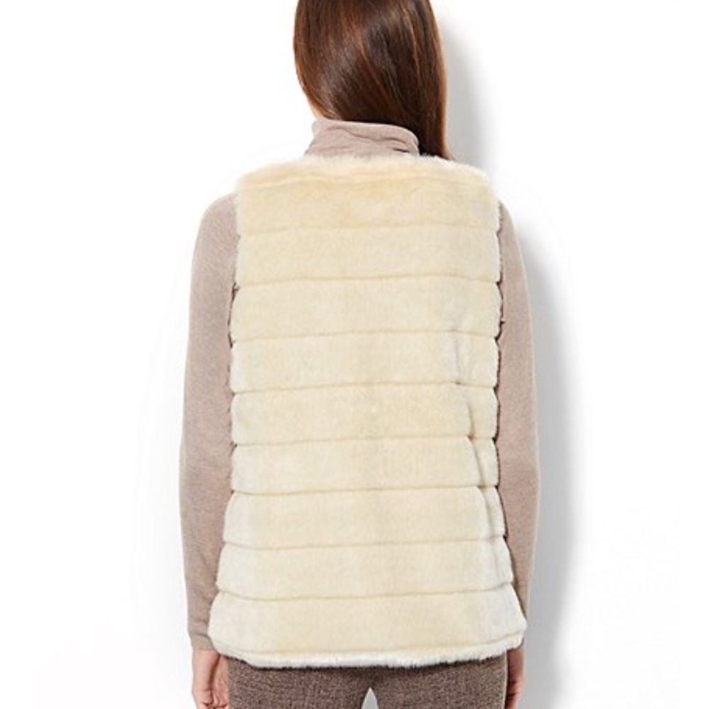 New York and Company faux fur beige vest medium - Picture 2 of 8
